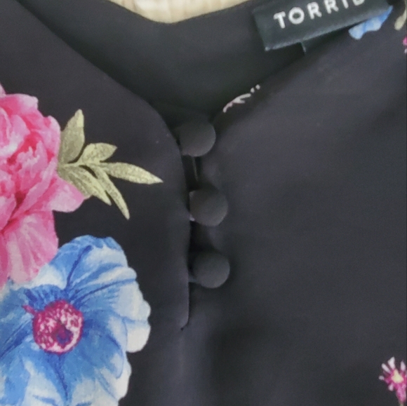 Like new Torrid swing tank size 2 - Picture 2 of 3